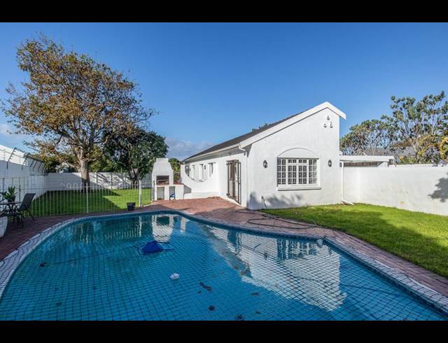 4 BEDROOM PROPERTY TO RENT IN CONSTANTIA